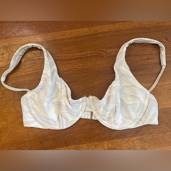 Abercrombie & Fitch High Leg Cheeky Bikini - Picture 4 of 5